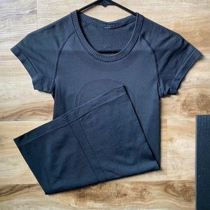 Lululemon Swiftly Tech Short Sleeve Black Size 2
